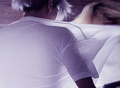 Những khoảnh khắc đáng nhớ trong MV "người lớn" của Trouble Maker 20
