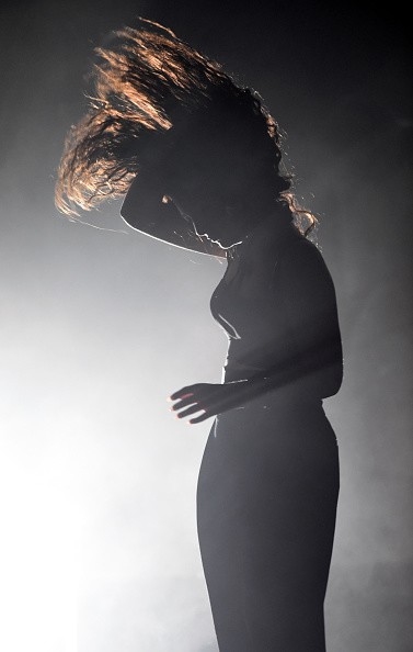 Lorde v&agrave; những gi&acirc;y ph&uacute;t cực "dị" tr&ecirc;n s&acirc;n khấu 21
