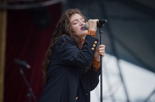 Lorde và những giây phút cực "dị" trên sân khấu 3