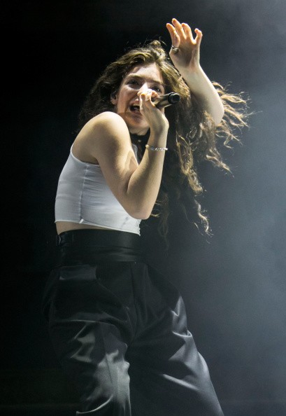 Lorde và những giây phút cực "dị" trên sân khấu 39