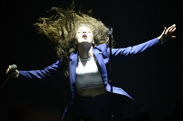 Lorde và những giây phút cực "dị" trên sân khấu 29