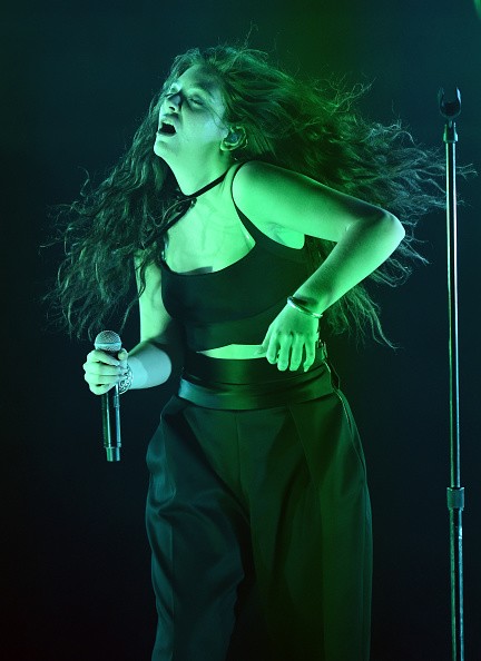 Lorde và những giây phút cực "dị" trên sân khấu 14