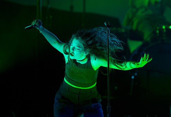 Lorde và những giây phút cực "dị" trên sân khấu 18