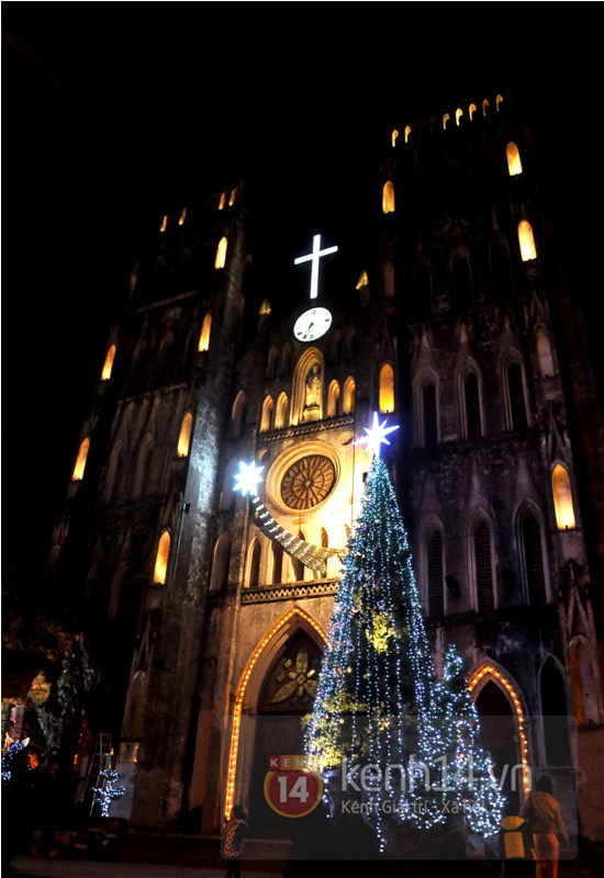 Cận cảnh nhà thờ ở Hà Nội lung linh trong mùa Giáng sinh 2