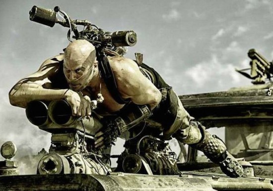 “Hoàng hậu ác” Charlize Theron hóa chiến binh 1 tay trong "Mad Max" 2