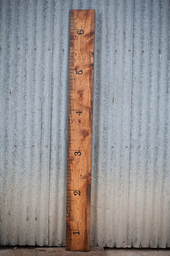 Thước gỗ đo chiều cao trong nhà 1