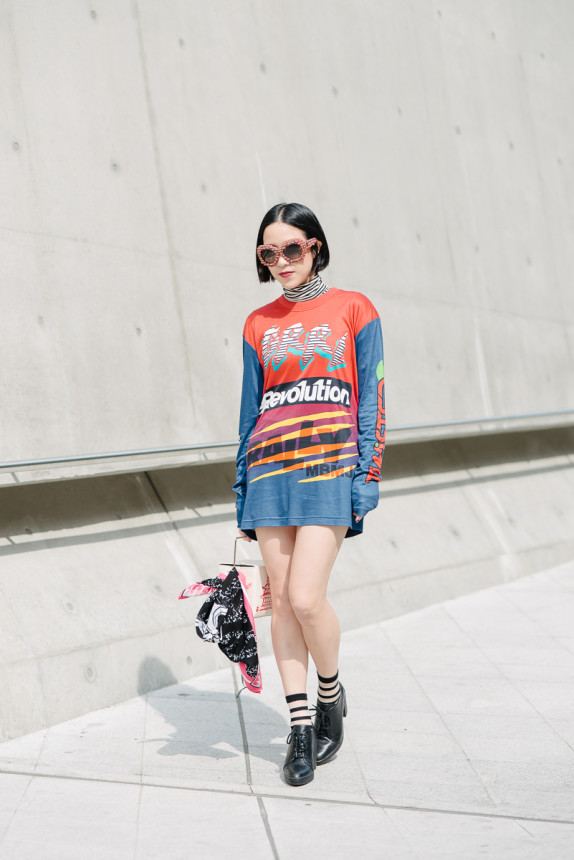 Street style phá cách và phụ kiện độc đáo tại Tuần lễ thời trang Seoul 11