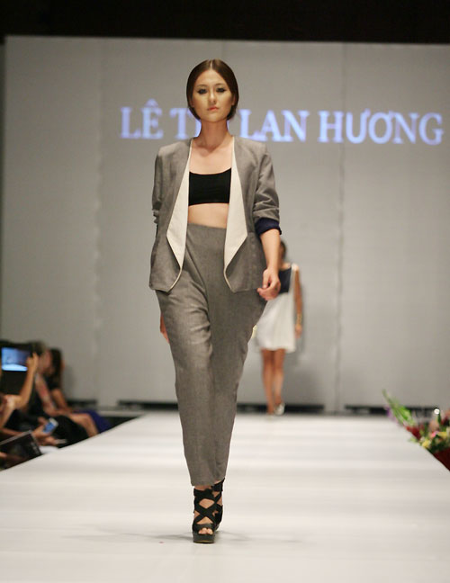 Hot girl Hà Lade ngày càng tích cực lấn sân sàn catwalk 9