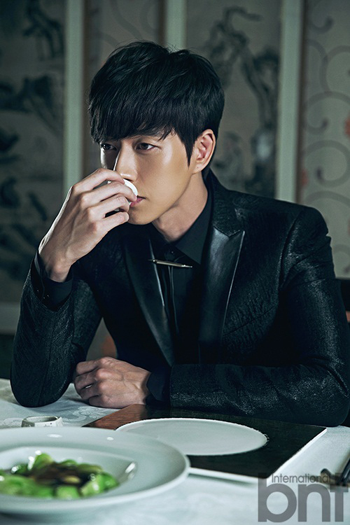 Kim Soo Hyun & Kim Woo Bin "đọ" vẻ nam tính trên tạp chí 34