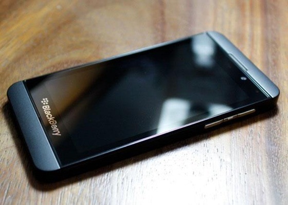 Fan BlackBerry “ném đá” thiết kế điện thoại bàn phím mới 2