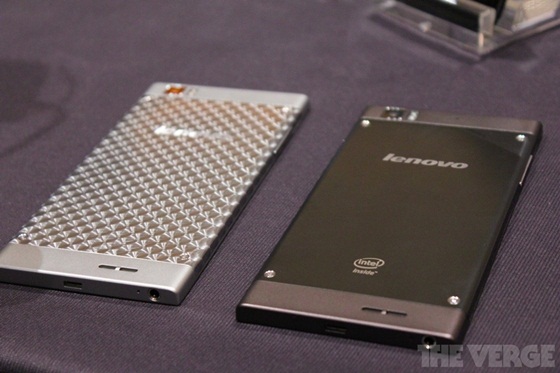Trên tay Lenovo K900 - smartphone đầu tiên dùng chip Intel 6