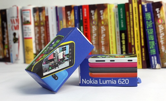 Trên tay Nokia Lumia 620 - Windows Phone 8 giá rẻ 1