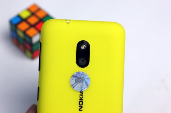 Trên tay Nokia Lumia 620 - Windows Phone 8 giá rẻ 10