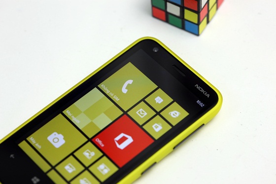 Trên tay Nokia Lumia 620 - Windows Phone 8 giá rẻ 11