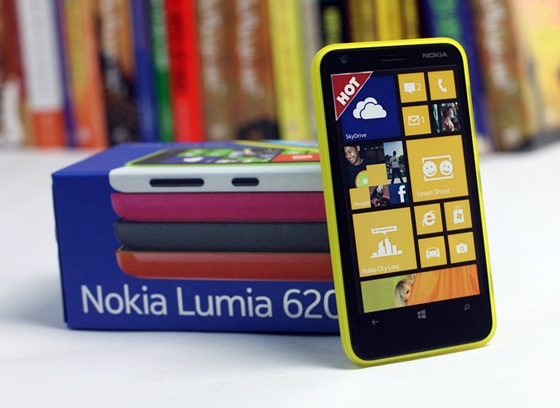 Trên tay Nokia Lumia 620 - Windows Phone 8 giá rẻ 3