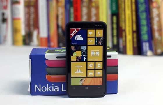 Trên tay Nokia Lumia 620 - Windows Phone 8 giá rẻ 5