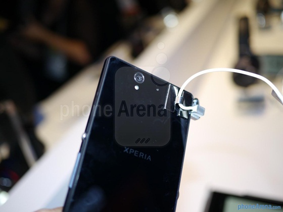 Sony Xperia Z thử nghiệm khả năng chống nước 5