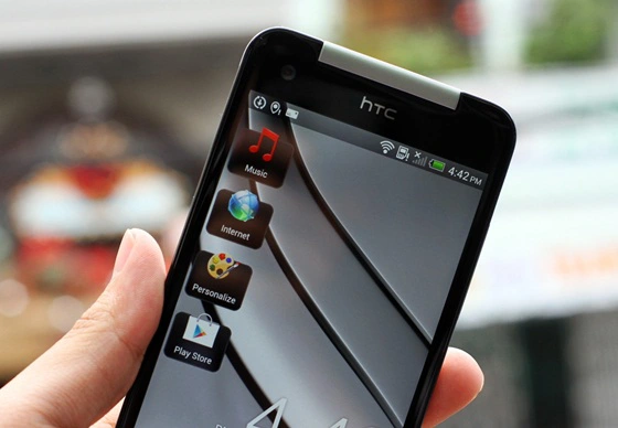 Trên tay HTC Butterfly - Smartphone màn hình full HD 4