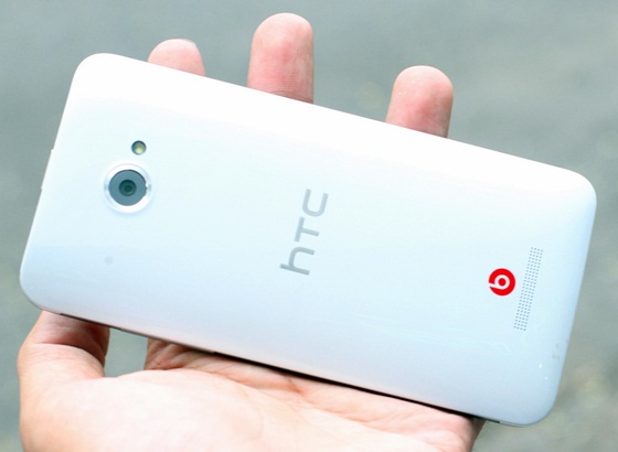 Trên tay HTC Butterfly - Smartphone màn hình full HD 5