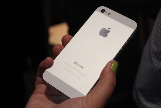 Smartphone mới của HTC với thiết kế... giống hệt iPhone 5 2