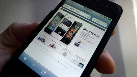 D&ugrave;ng smartphone: Trăm kiểu mỗi ng&agrave;y  12
