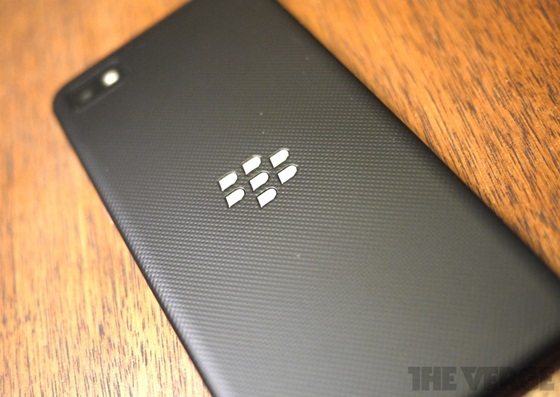 Chiếc BlackBerry Z10 đầu tiên trên thế giới có giá bán... 31 triệu đồng 3