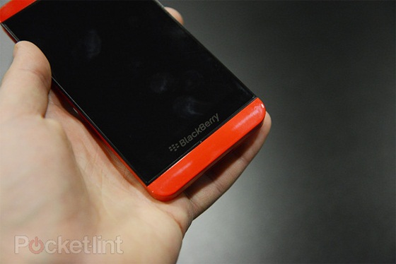 Xuất hiện phiên bản BlackBerry Z10 đỏ tuyệt đẹp 8