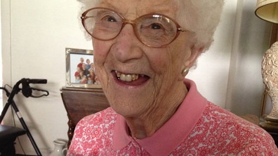 Cụ bà 105 tuổi vẫn sử dụng... Facebook 1