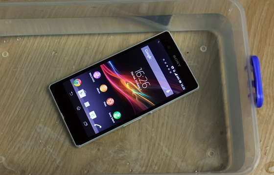 Xperia Z bị... nhúng lẩu nhưng vẫn hoạt động tốt 2 Xperia Z bị... nhúng lẩu nhưng vẫn hoạt động tốt 2