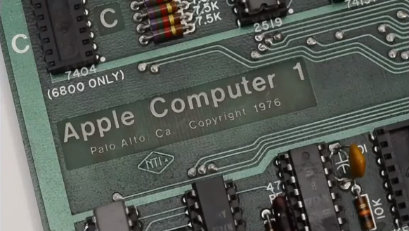 Sản phẩm đầu tiên của Apple có giá bán... 14 tỷ đồng 2