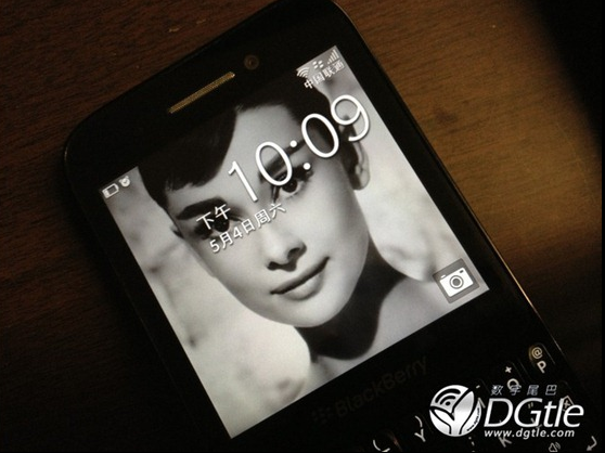Lộ diện thiết kế R10 - Smartphone giá rẻ của BlackBerry 4