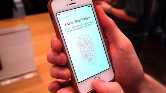 Hacker phá thành công bảo mật vân tay trên iPhone 5S 1