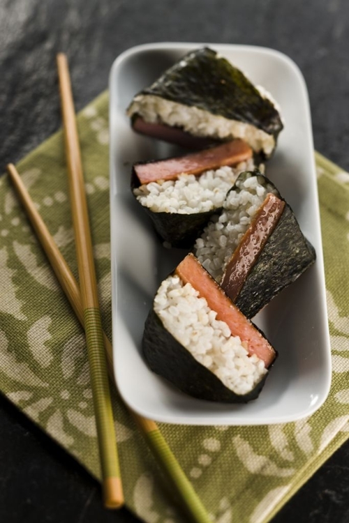 onigiri-banh-mi-thit-cua-nguoi-nhat-ban.jpg