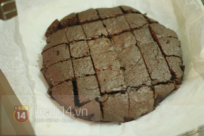 Nướng brownies gừng thơm lừng đón Noel 10