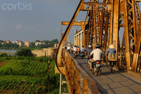 Kéo ảnh để xem cầu Long Biên "lột xác" theo thời gian 6