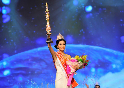 Hành trình nhan sắc ngày càng "tuyệt trần" của Hoa hậu Thu Thảo 3
