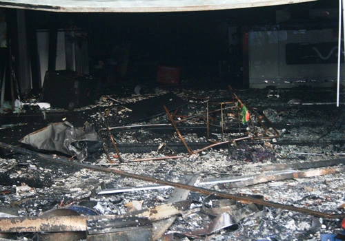 Cháy lớn ở TP.HCM, ngân hàng, siêu thị đổ lỗi cho nhau 9