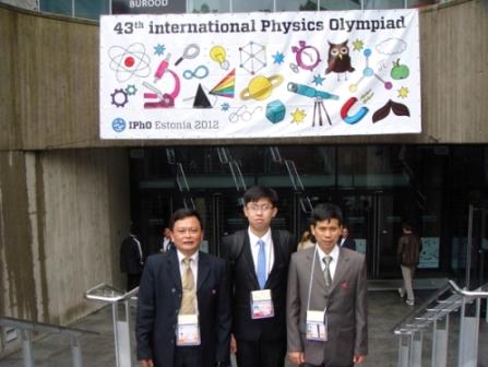 Việt Nam gi&agrave;nh 2 huy chương bạc vật l&yacute; thế giới  1