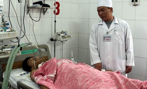 Bị đ&acirc;m thủng gan, đứt đại tr&agrave;ng&hellip;v&igrave; ngồi nhầm xe ở qu&aacute;n ốc 1