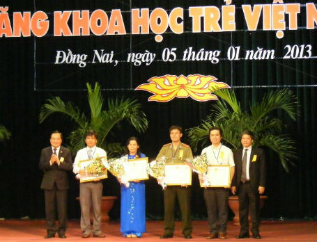 Hơn 500 sinh vi&ecirc;n đạt giải thưởng &ldquo;T&agrave;i năng khoa học trẻ Việt Nam" 1