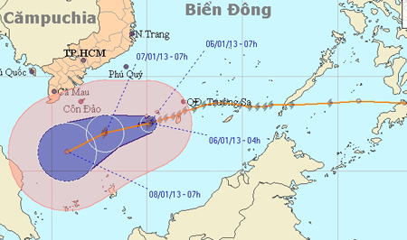 Bão mạnh vẫn loanh quanh trên biển Đông 1