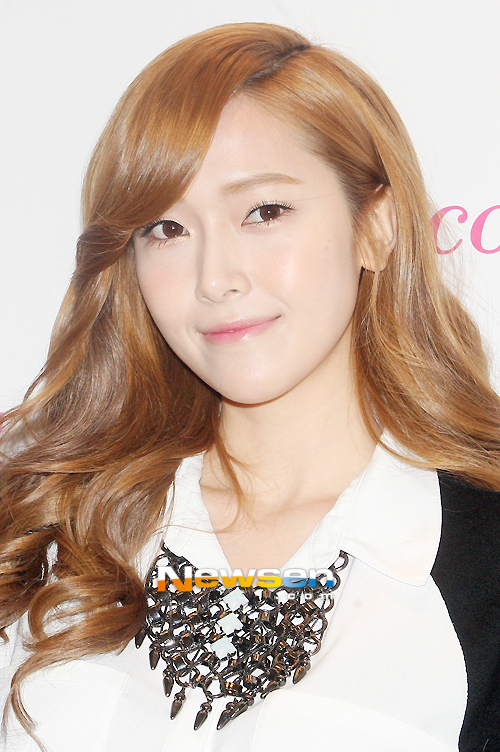 Truyền thông Hàn khó chịu vì Jessica (SNSD) đi trễ 1