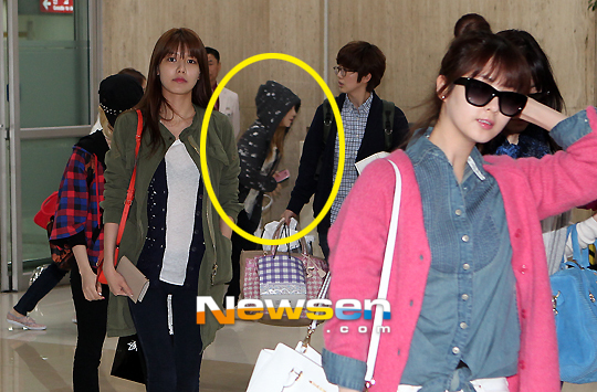 Taeyeon, YoonA (SNSD) trốn paparazzi ở sân bay 2
