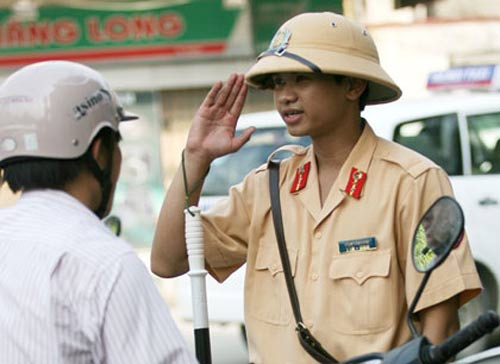 Mở lớp dạy CSGT... cười và xin lỗi dân 1