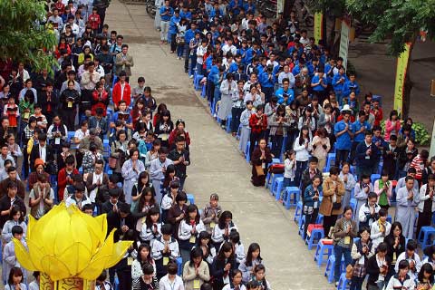 Học sinh đến chùa... hỏi thi đại học  6