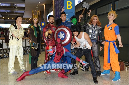 Super Junior "cosplay" thành "siêu anh hùng" giữa sân bay 2