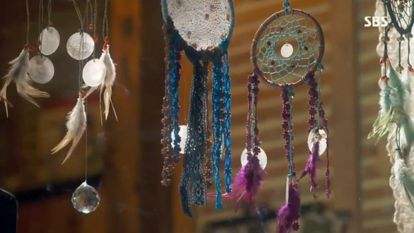 Cơn sốt phim The Heirs khiến giới trẻ Việt đổ xô săn lùng Dreamcatcher 1