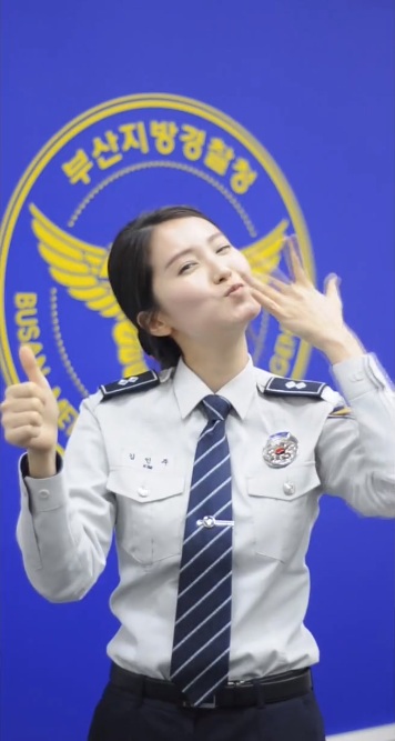 Sốt với clip siêu cute của nữ cảnh sát Hàn Quốc 3
