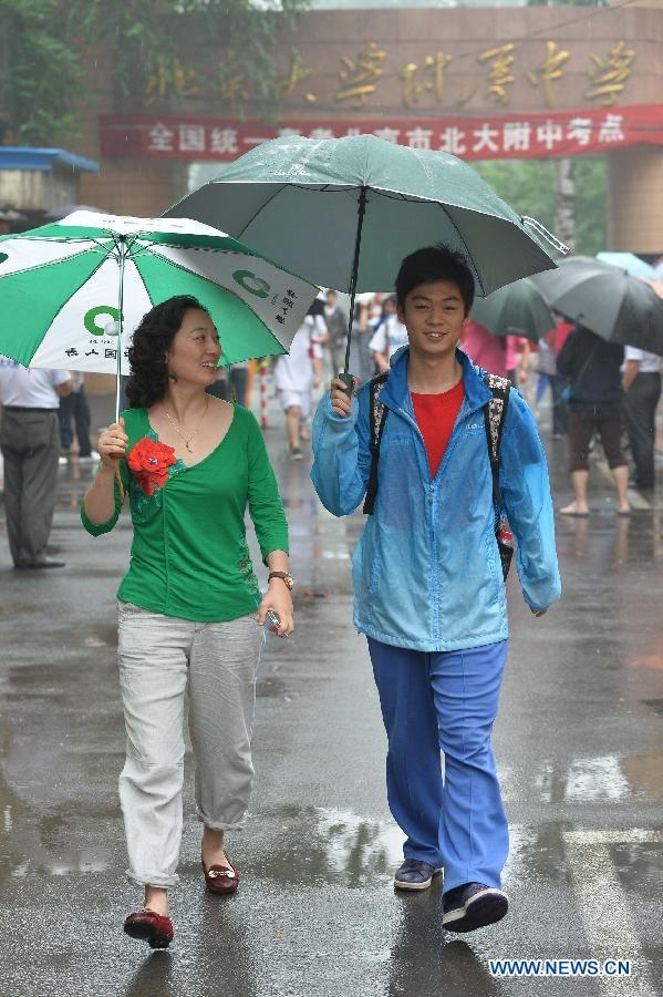Cận cảnh ngày đầu tiên của đợt thi ĐH lớn nhất thế giới 14