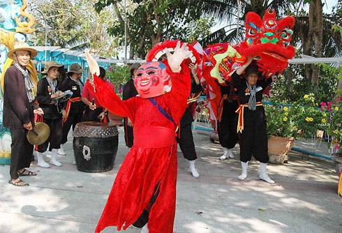 Chuyện nghề của những cô gái múa Lân Sư Rồng trẻ nhất Việt Nam 2